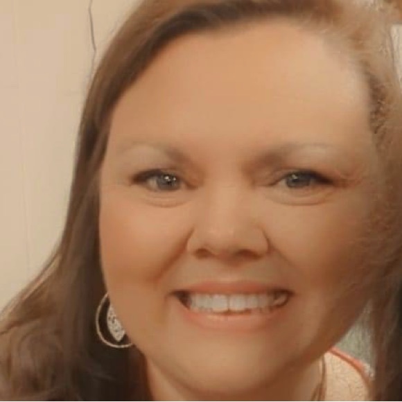 Meet your Posher, Laura - Picture 1 of 1